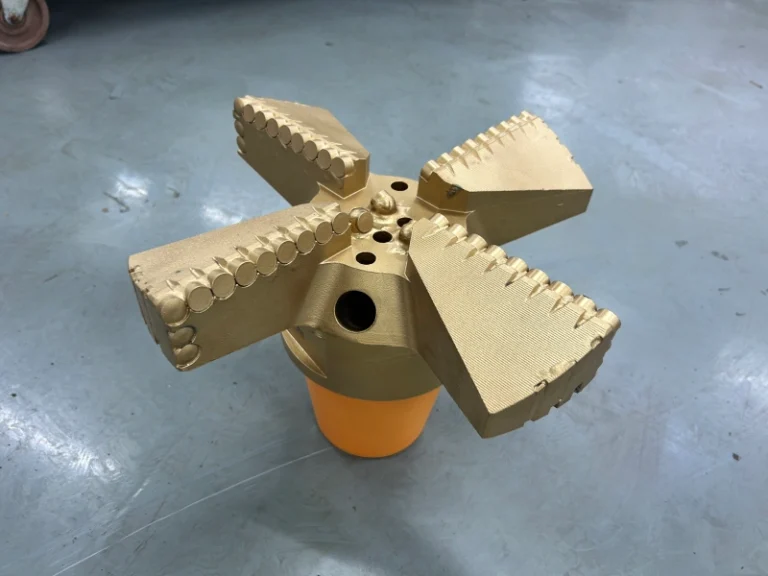 Concave design of four-blade PDC drill bit